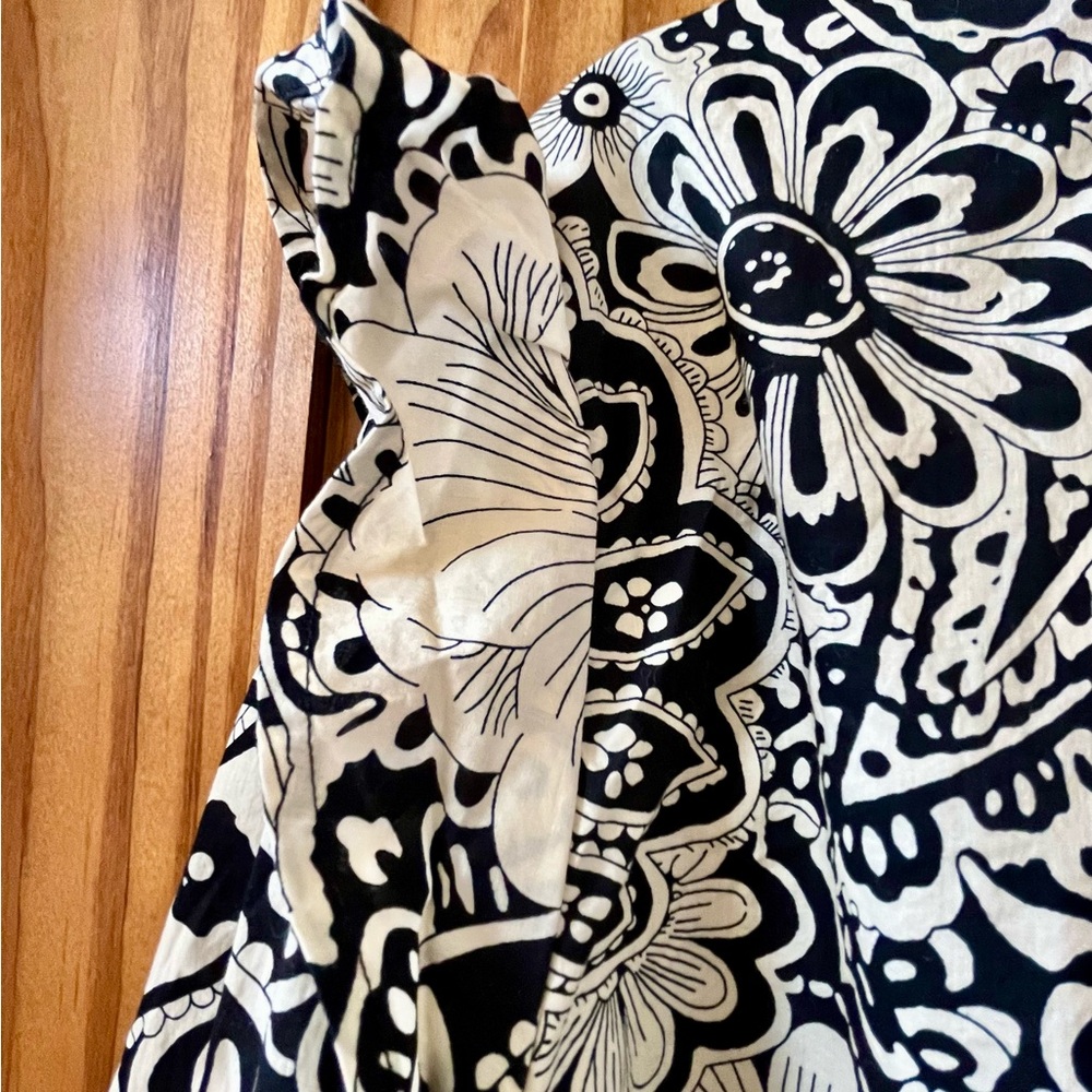 Umgee Monochrome Floral Top - Picture 7 of 14